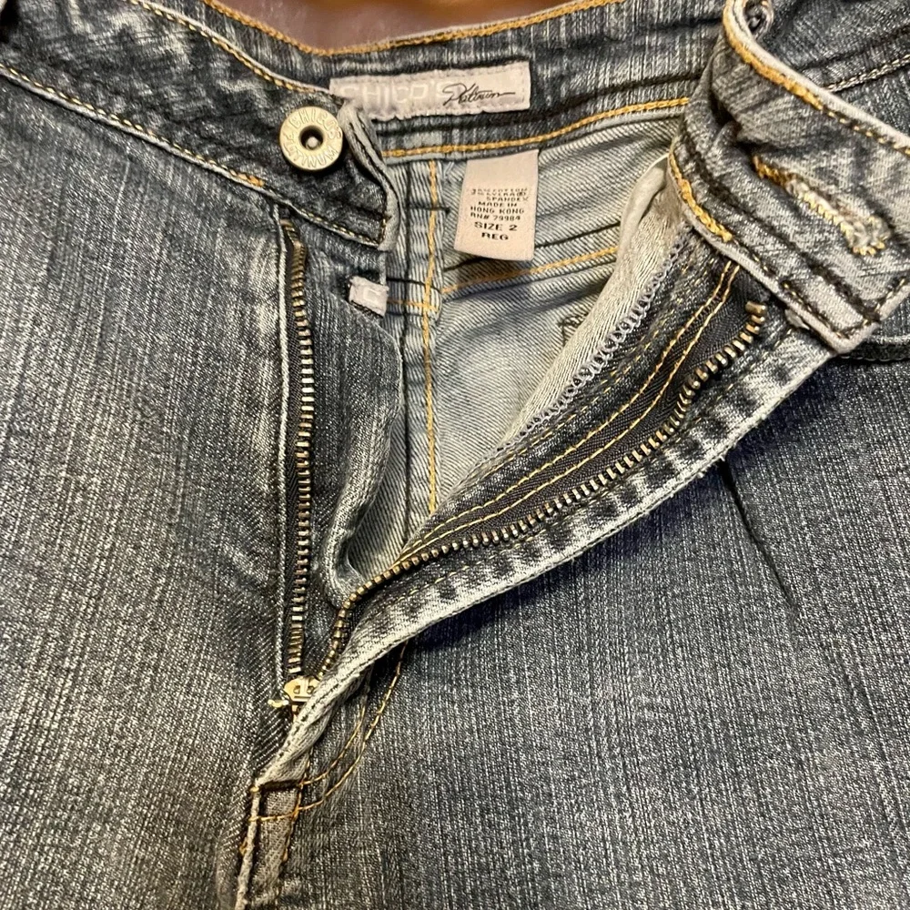 Chico’s Jeans Size 2 platinum rhinestone pockets - Picture 2 of 8